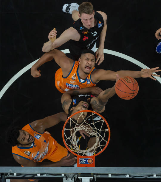 与财务之间 与财务之间