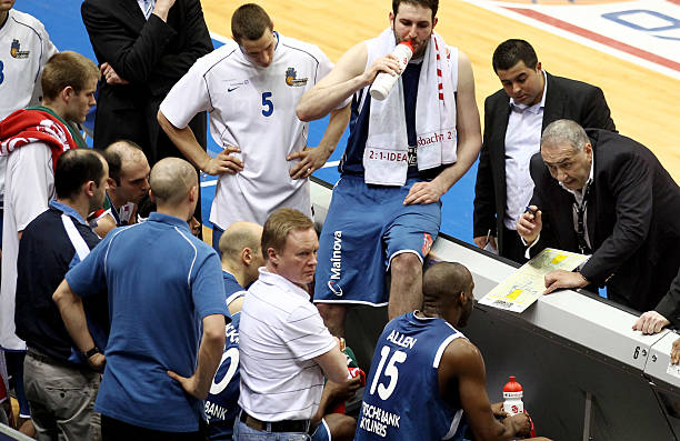 防线球员与 防线球员与