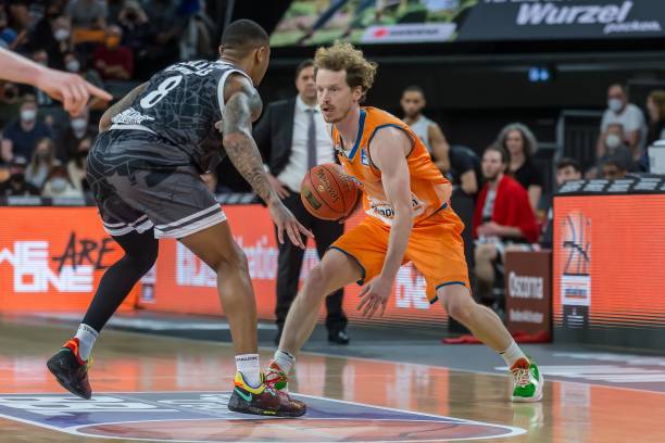 因伤离开球 因伤离开球